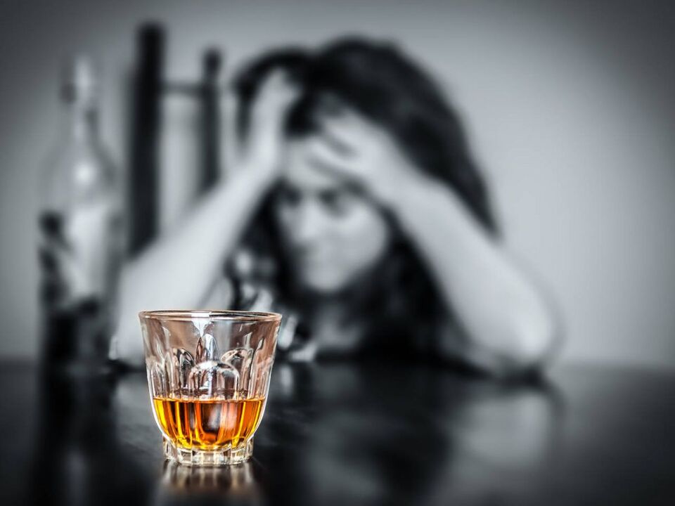 Pastāvīgs stress mudina sievieti lietot alkoholu